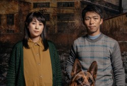 马丽章宇将合作《东北虎》！与大狗合影表情微妙